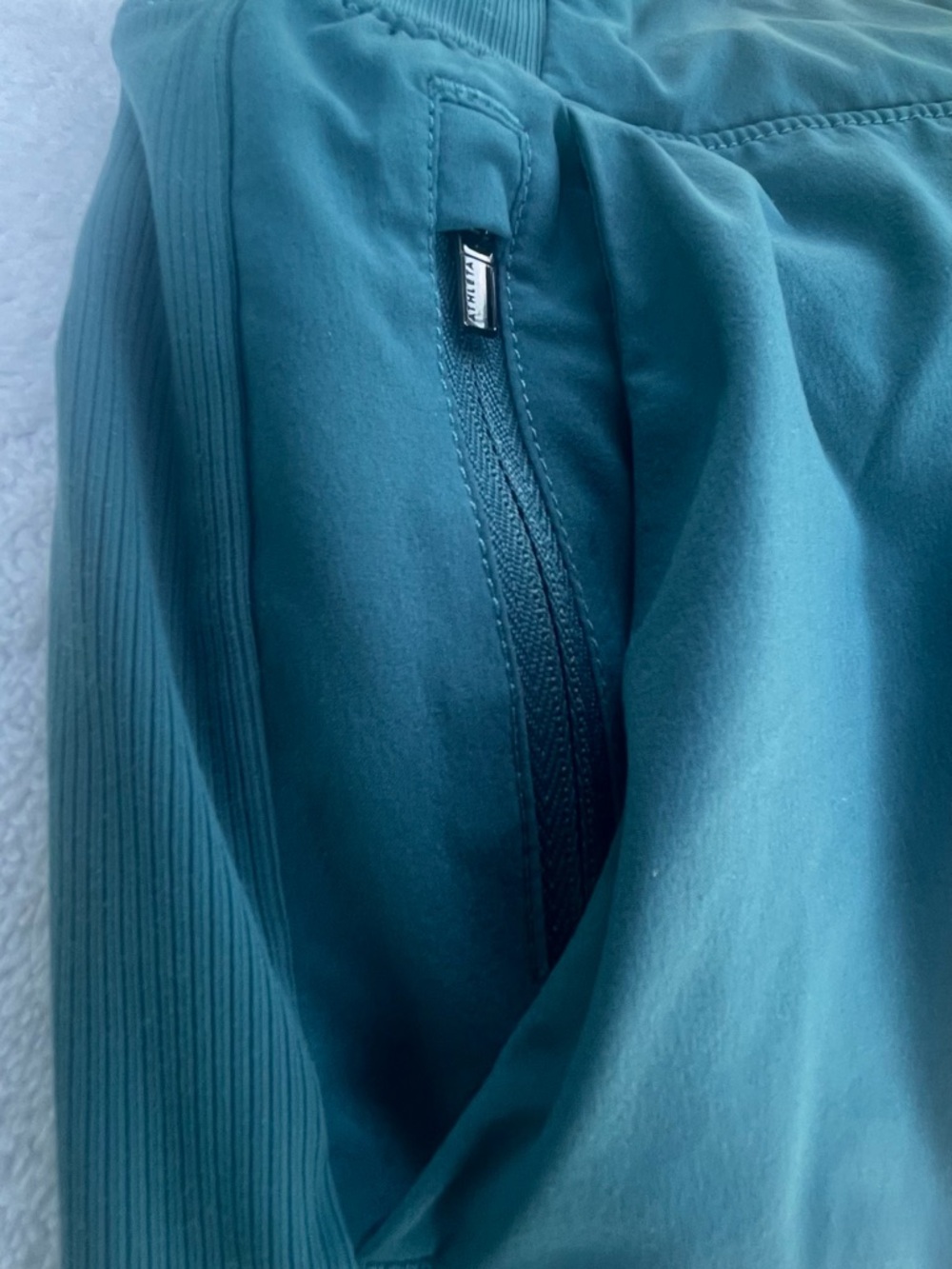 ATHLETA Women’s Lightweight Teal Active Shorts size 12 $25 - Picture 8 of 9
